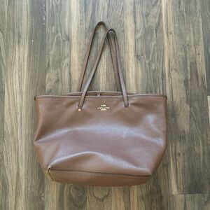 Coach Brown Leather Tote Spacious Classic Design